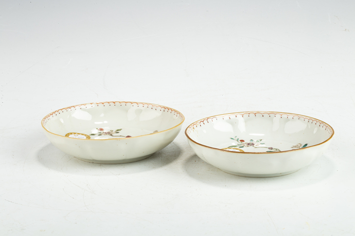 古玩陶瓷清中·粉彩雙鹿花卉紋碟一對拍賣，當前價格864元