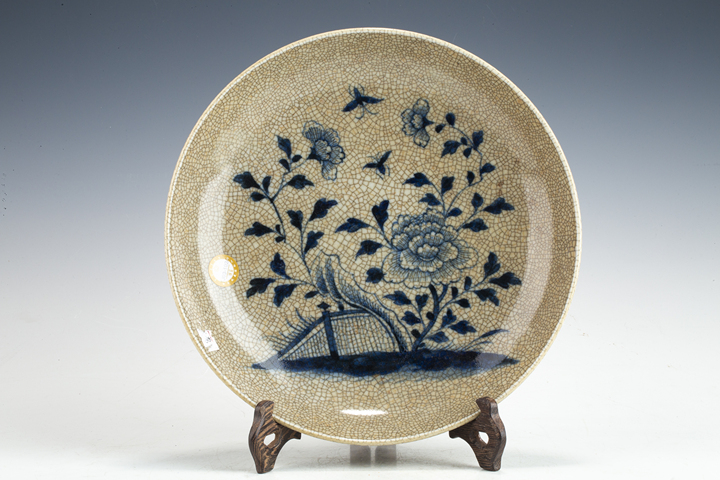 古玩陶瓷清中·哥釉青花花卉紋盤拍賣，當前價格1152元