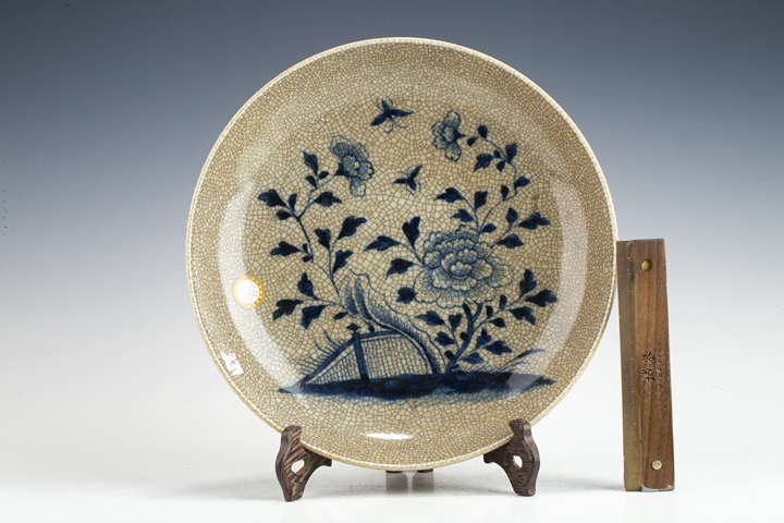 古玩陶瓷清中·哥釉青花花卉紋盤拍賣，當前價格1152元