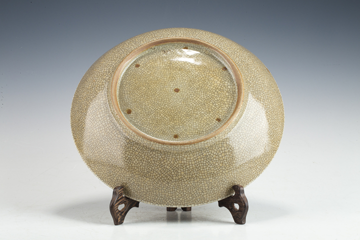 古玩陶瓷清中·哥釉青花花卉紋盤拍賣，當前價格1152元