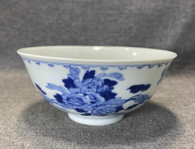 古玩陶瓷青花花卉紋碗真品鑒賞圖