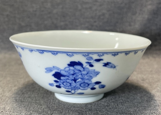 古玩陶瓷青花花卉紋碗真品鑒賞圖