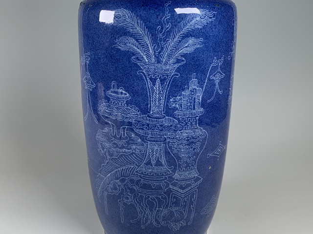 古玩陶瓷清晚期·灑藍(lán)暗刻博古花卉紋棒槌瓶拍賣，當(dāng)前價(jià)格6604元