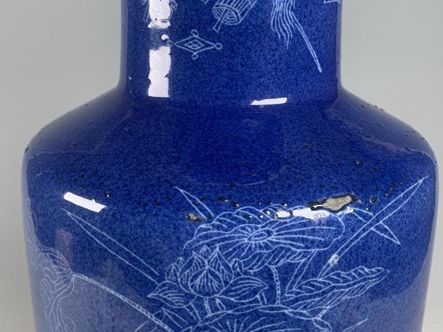 古玩陶瓷清晚期·灑藍(lán)暗刻博古花卉紋棒槌瓶拍賣，當(dāng)前價(jià)格6604元