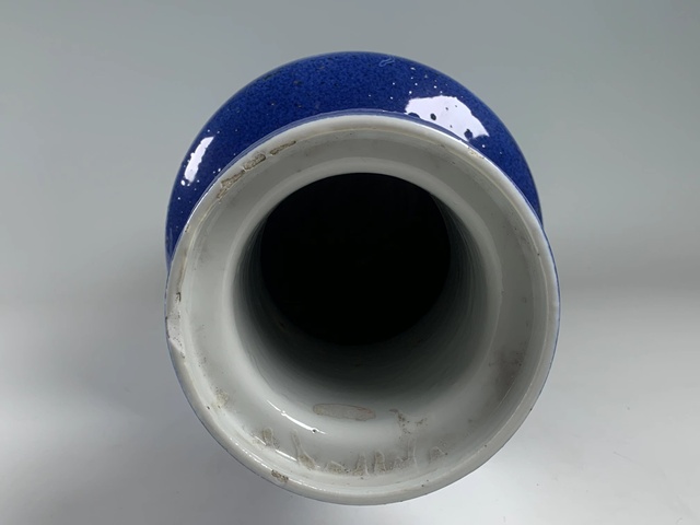 古玩陶瓷清晚期·灑藍(lán)暗刻博古花卉紋棒槌瓶拍賣，當(dāng)前價(jià)格6604元