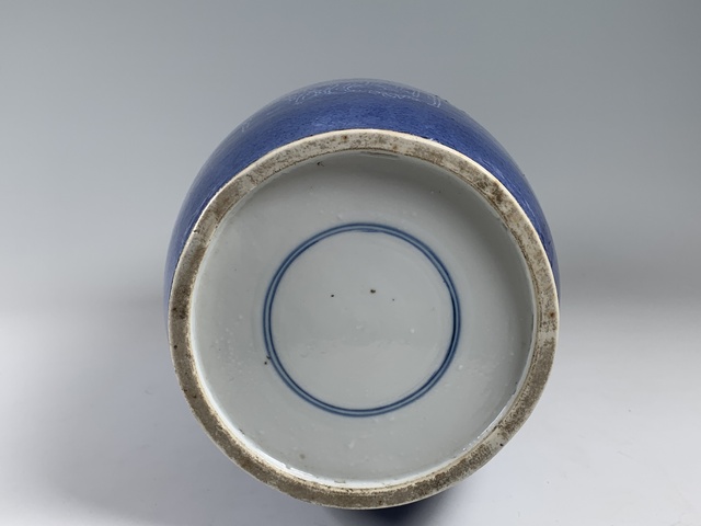 古玩陶瓷清晚期·灑藍(lán)暗刻博古花卉紋棒槌瓶拍賣，當(dāng)前價(jià)格6604元