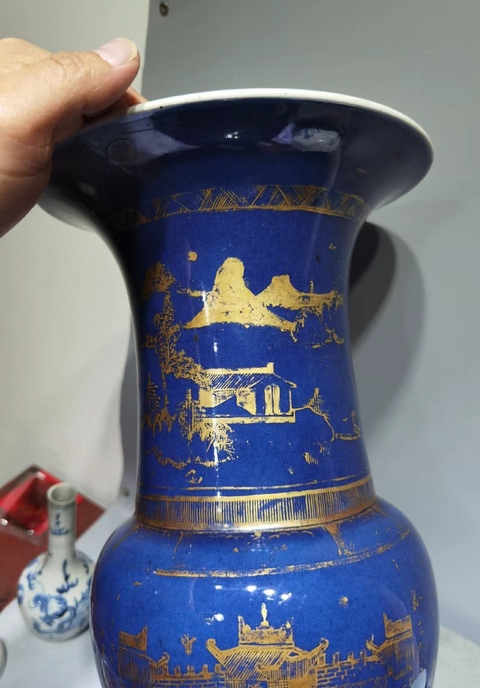 古玩陶瓷清雍乾灑藍(lán)描金山水樓閣鳳尾尊拍賣，當(dāng)前價(jià)格15000元
