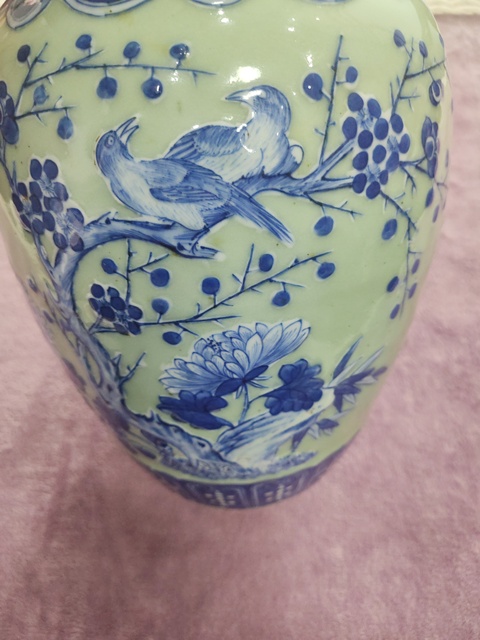 古玩陶瓷豆青加白罐真品鑒賞圖