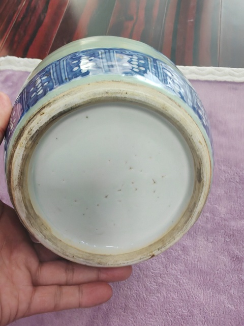 古玩陶瓷豆青加白罐真品鑒賞圖