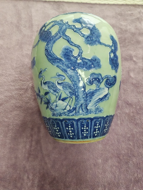 古玩陶瓷豆青加白罐真品鑒賞圖