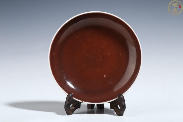 古玩陶瓷紅釉臥盤真品鑒賞圖
