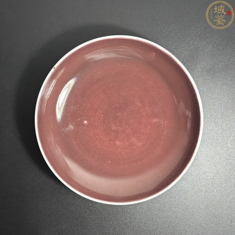 古玩陶瓷紅釉臥盤真品鑒賞圖