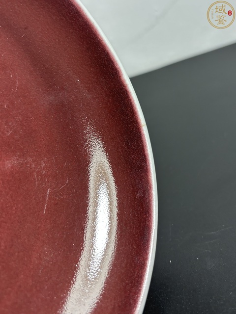 古玩陶瓷紅釉臥盤真品鑒賞圖
