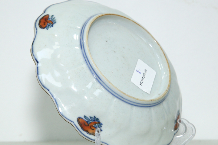 古玩陶瓷清乾隆·斗彩花卉紋花口盤真品鑒賞圖