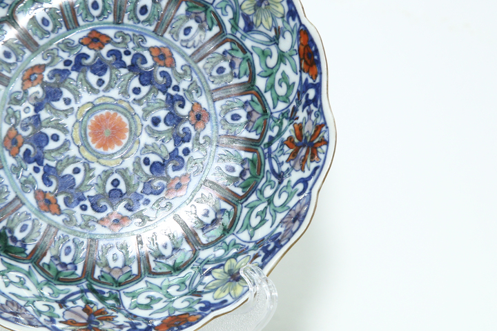 古玩陶瓷清乾隆·斗彩花卉紋花口盤真品鑒賞圖