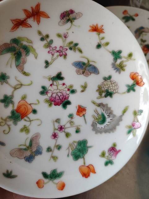 古玩陶瓷粉彩花卉盤真品鑒賞圖