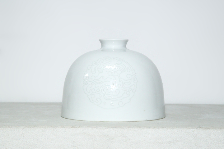 古玩陶瓷清晚期·白釉暗刻團龍紋太白尊真品鑒賞圖