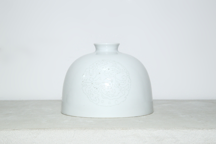 古玩陶瓷清晚期·白釉暗刻團龍紋太白尊真品鑒賞圖