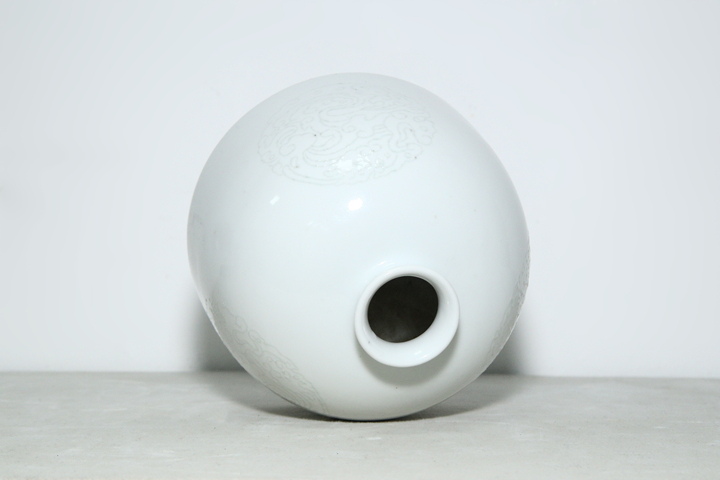 古玩陶瓷清晚期·白釉暗刻團龍紋太白尊真品鑒賞圖