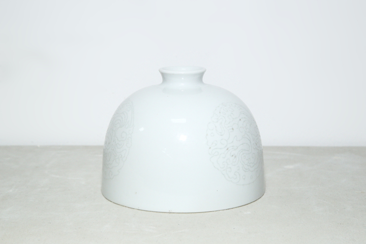 古玩陶瓷清晚期·白釉暗刻團龍紋太白尊真品鑒賞圖