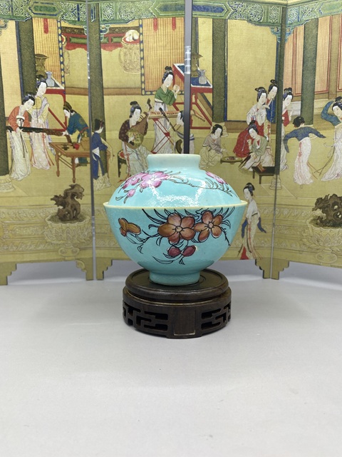 古玩陶瓷松石綠粉彩花卉紋蓋碗真品鑒賞圖