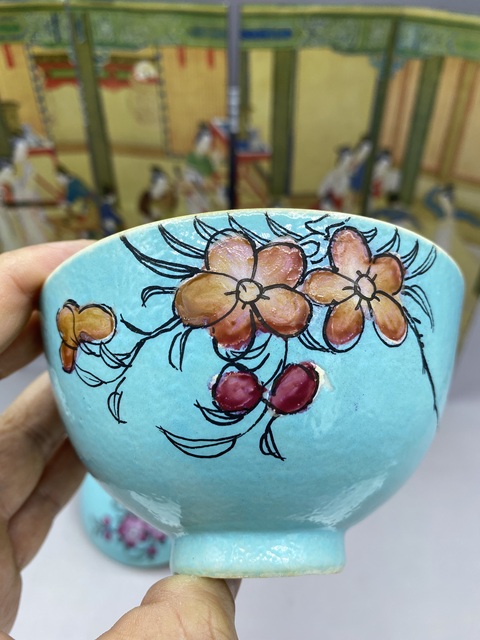 古玩陶瓷松石綠粉彩花卉紋蓋碗真品鑒賞圖