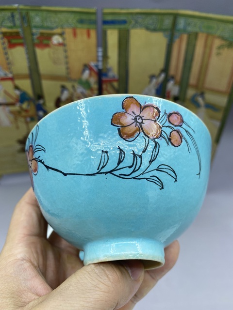 古玩陶瓷松石綠粉彩花卉紋蓋碗真品鑒賞圖