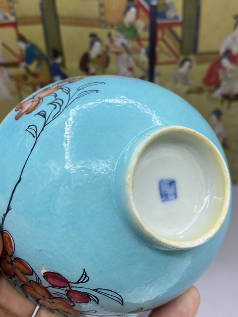 古玩陶瓷松石綠粉彩花卉紋蓋碗真品鑒賞圖