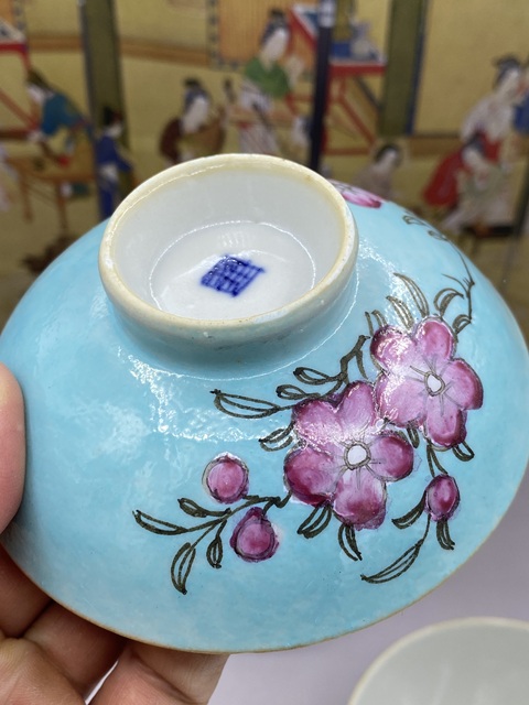古玩陶瓷松石綠粉彩花卉紋蓋碗真品鑒賞圖