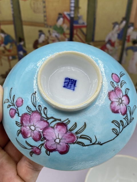 古玩陶瓷松石綠粉彩花卉紋蓋碗真品鑒賞圖