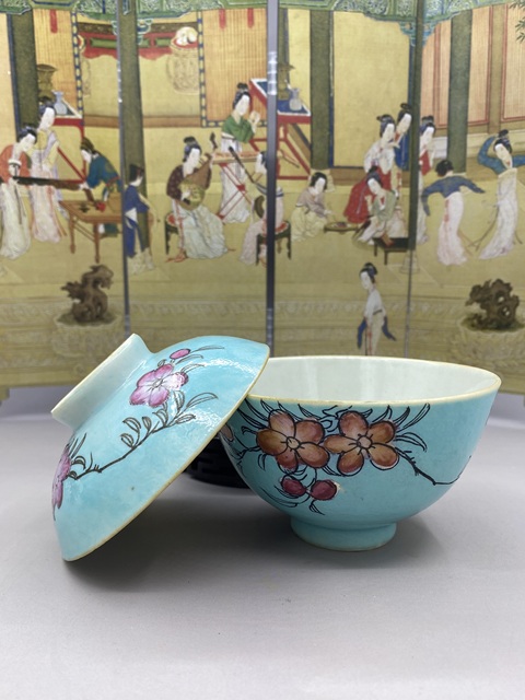 古玩陶瓷松石綠粉彩花卉紋蓋碗真品鑒賞圖