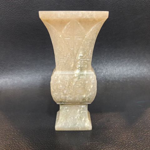 古玩玉器和田玉獸面紋花觚真品鑒賞圖