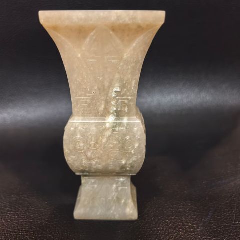 古玩玉器和田玉獸面紋花觚真品鑒賞圖