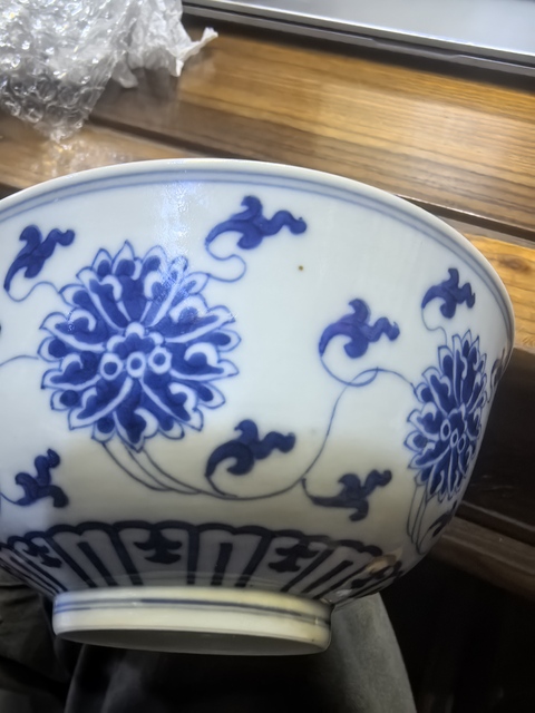 古玩陶瓷青花纏枝花卉紋宮式碗真品鑒賞圖