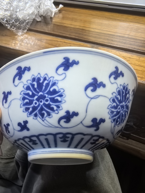 古玩陶瓷青花纏枝花卉紋宮式碗真品鑒賞圖