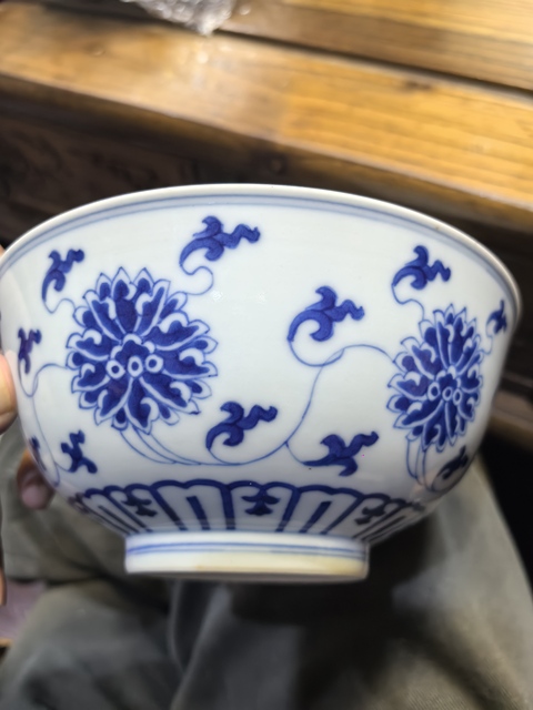 古玩陶瓷青花纏枝花卉紋宮式碗真品鑒賞圖