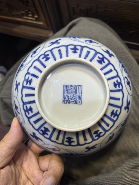 古玩陶瓷青花纏枝花卉紋宮式碗真品鑒賞圖