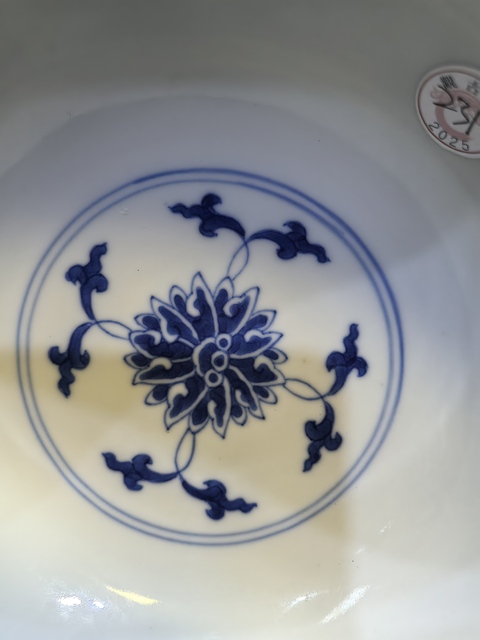 古玩陶瓷青花纏枝花卉紋宮式碗真品鑒賞圖