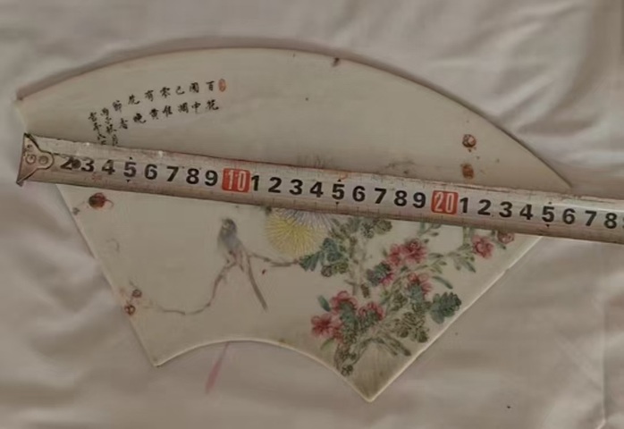 古玩陶瓷粉彩花鳥紋扇形瓷板畫真品鑒賞圖