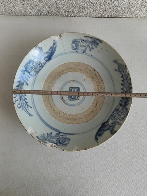 古玩陶瓷青花盤真品鑒賞圖