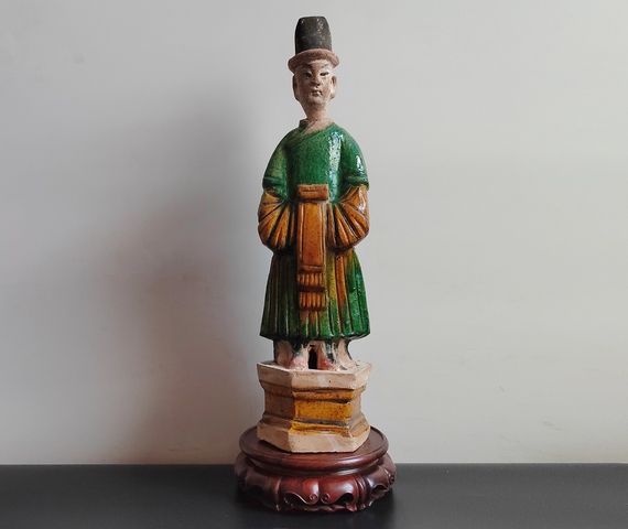 古玩陶瓷精品明代三彩高冠人物俑41厘米拍賣，當前價格114元