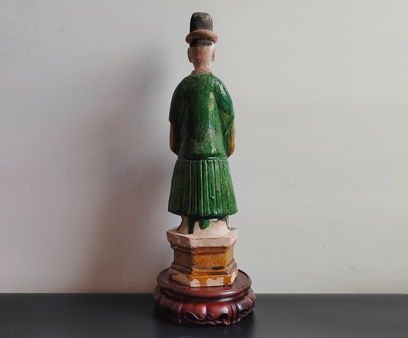 古玩陶瓷精品明代三彩高冠人物俑41厘米拍賣，當前價格114元