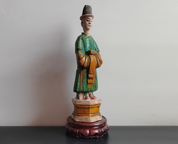 古玩陶瓷精品明代三彩高冠人物俑41厘米拍賣，當前價格114元