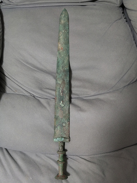 古玩銅器**劍拍賣，當前價格11000元