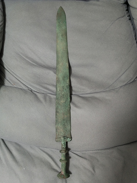 古玩銅器**劍拍賣，當前價格11000元