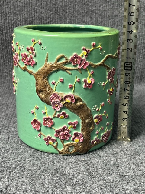 古玩陶瓷松石綠地堆塑梅花紋大筆筒拍賣，當(dāng)前價(jià)格2288元