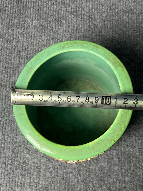 古玩陶瓷松石綠地堆塑梅花紋大筆筒拍賣，當(dāng)前價(jià)格2288元