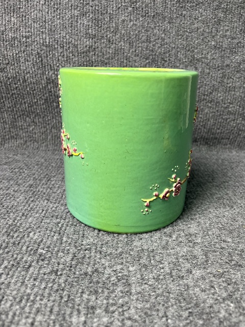 古玩陶瓷松石綠地堆塑梅花紋大筆筒拍賣，當(dāng)前價(jià)格2288元