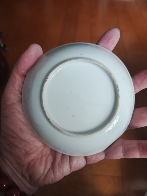 古玩陶瓷清中期石稚雞圖碟拍賣，當(dāng)前價(jià)格880元