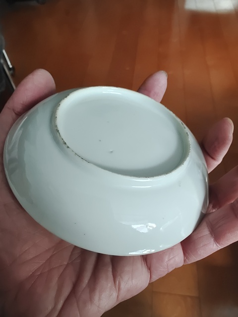 古玩陶瓷清中期石稚雞圖碟拍賣，當(dāng)前價(jià)格880元